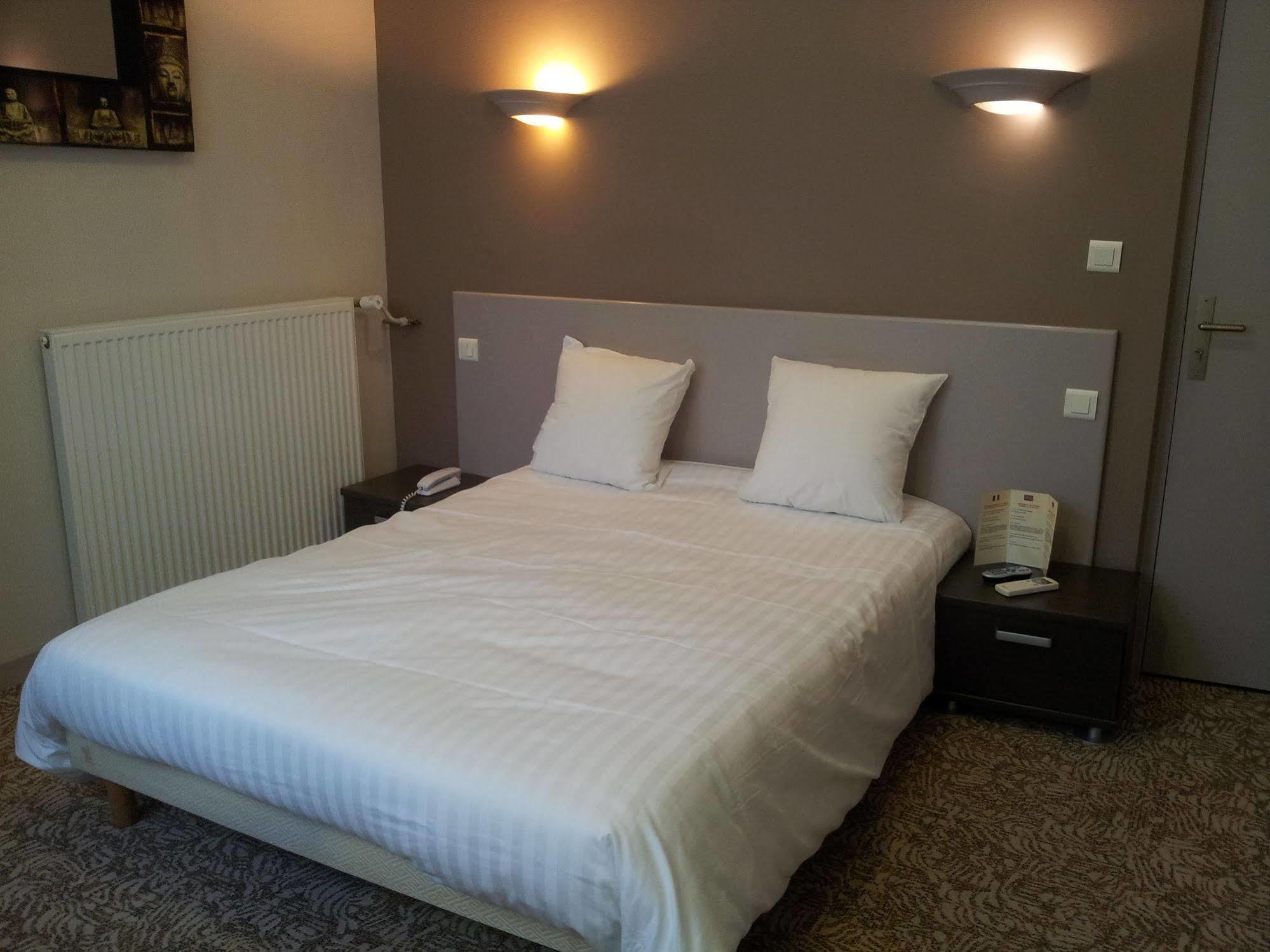 Hotel Le Chapon Fin Moissac Exterior photo